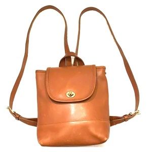 VINTAGE Authentic Coach Leather backpack!
